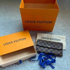 #0020-0094 SARAH WALLET DAMIER EBENE